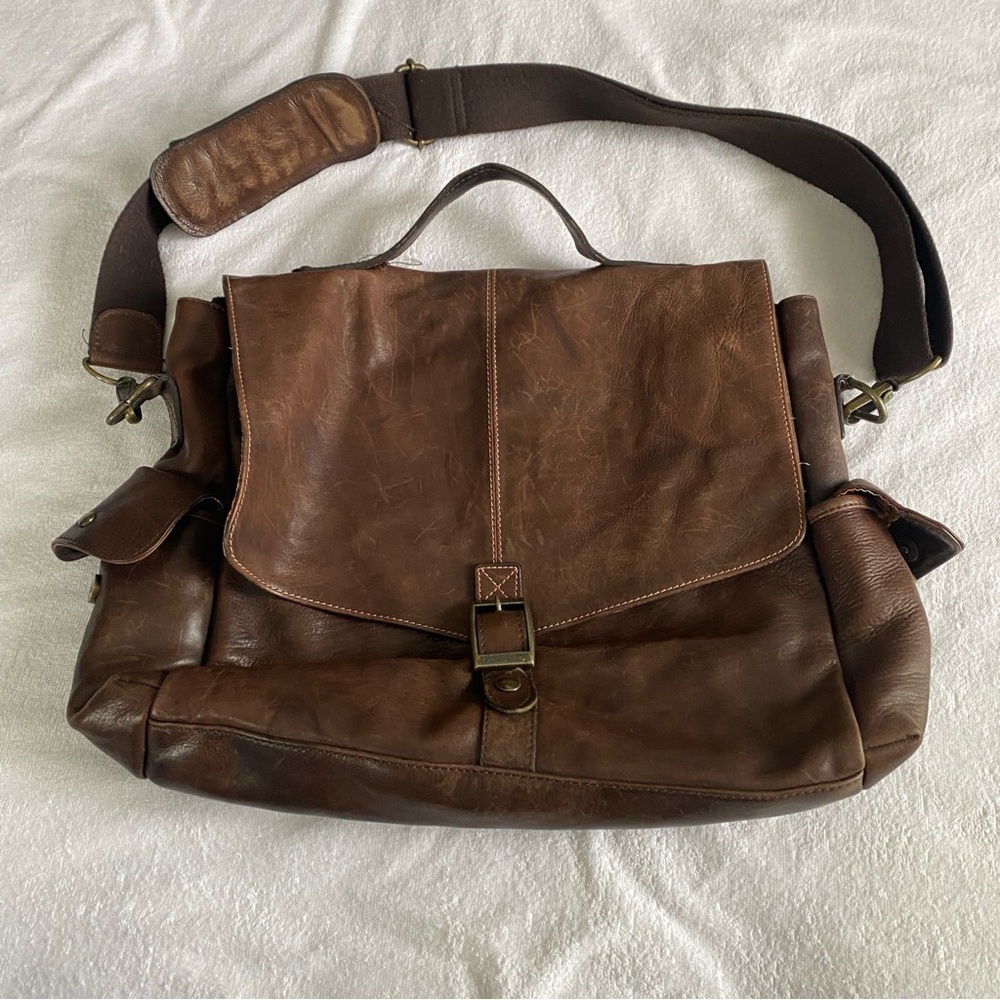 Robert Graham Rich Brown Leather Messenger Style Bag Briefcase with Laptop Slot